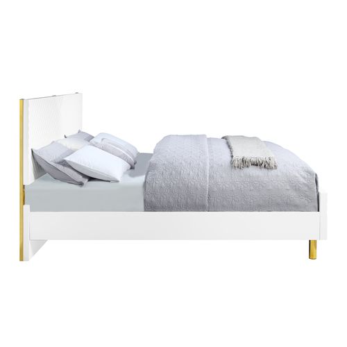 Gaines Eastern King Bed